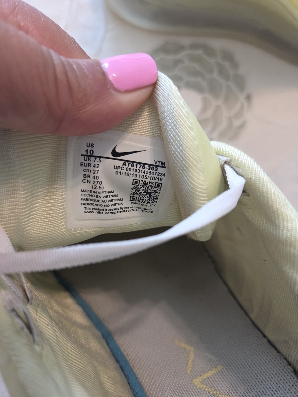 Nike Air Max 720 Light Yellow Sneakers - Picture 5 of 10